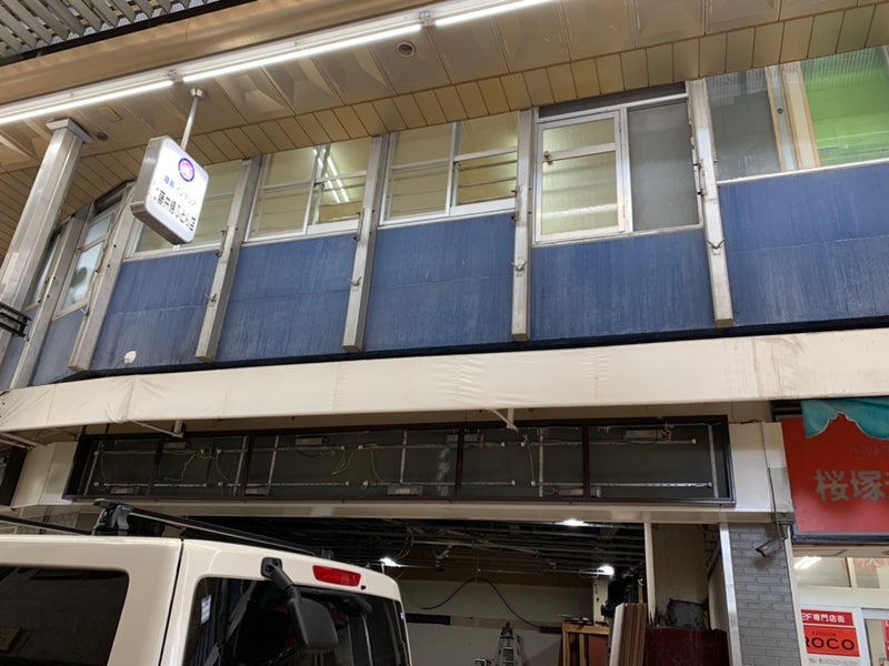 ２階外壁に室外機！